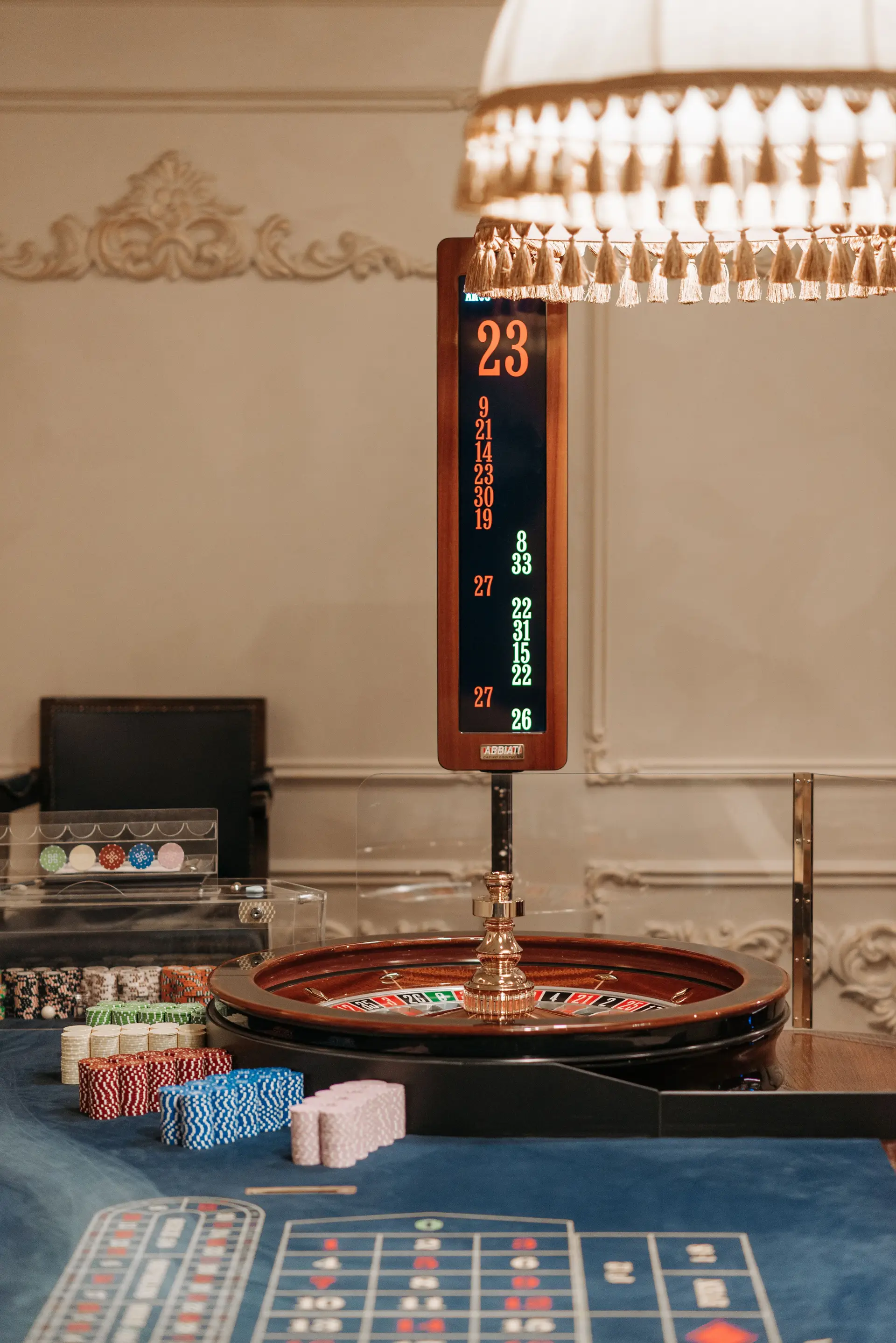 Eleganten setup igralne mize